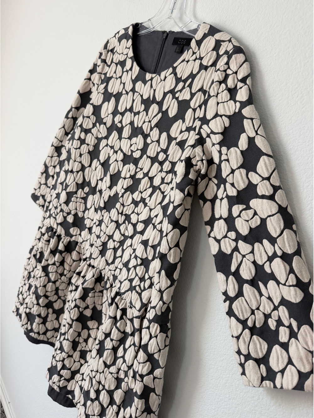COS 3/4 Sleeve Round Neck Tiered Gray/Cream Textured Jacquard Mini Dress Size 6 - Picture 4 of 9